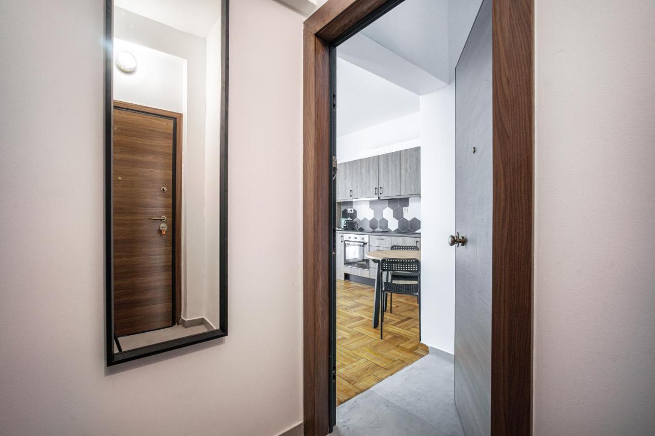 Majestic Flat With Huge Terrace In The Center *