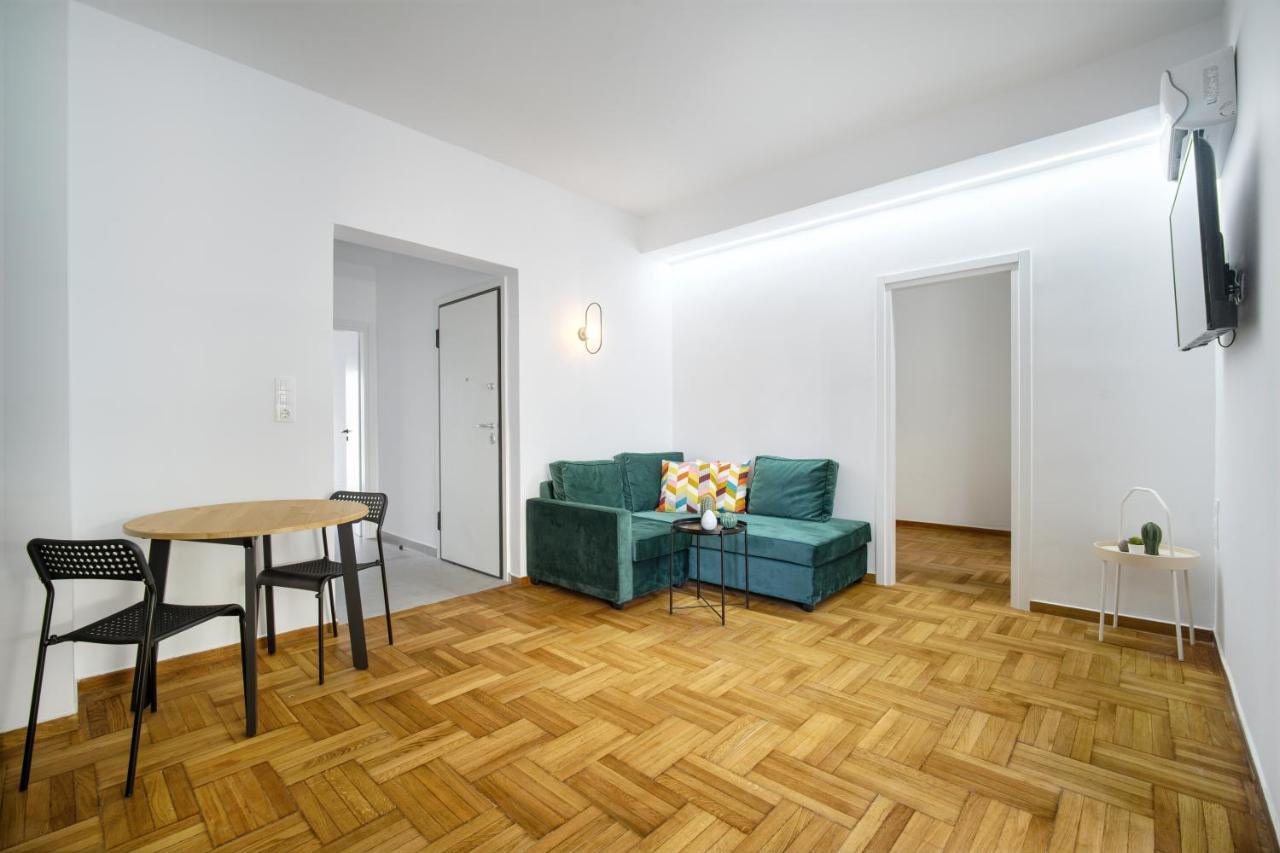 Majestic Flat With Huge Terrace In The Center *