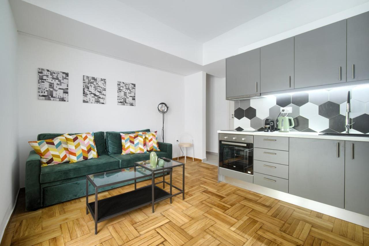 Majestic Flat With Huge Terrace In The Center *